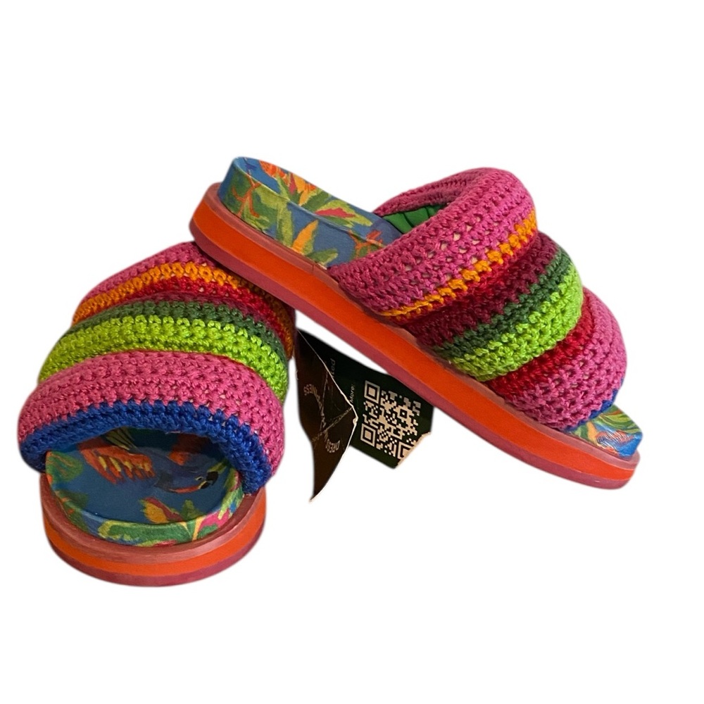 FARM Rio Crochet NWT Slides Blue Macaw Anatomic Sandals Sz 6 Pink, Green, Blue